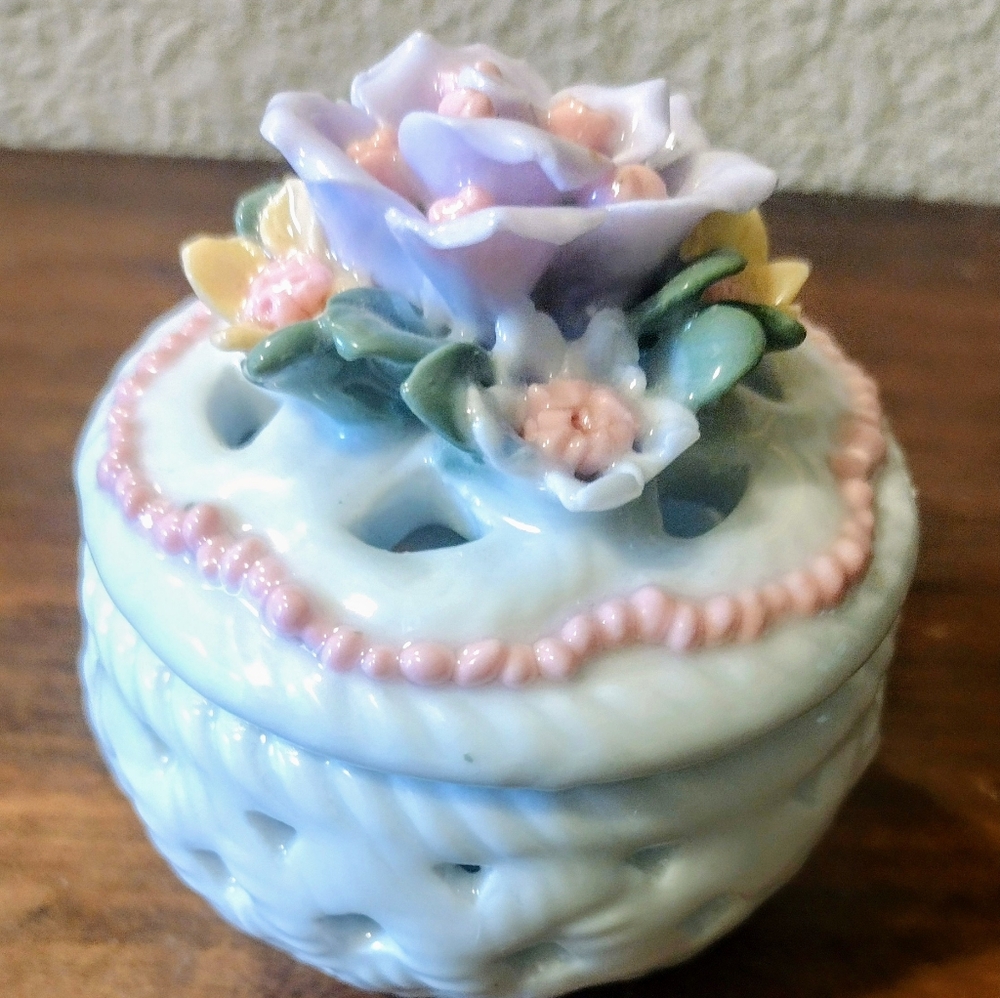 Floral Design Potpourri Porcelain Dish